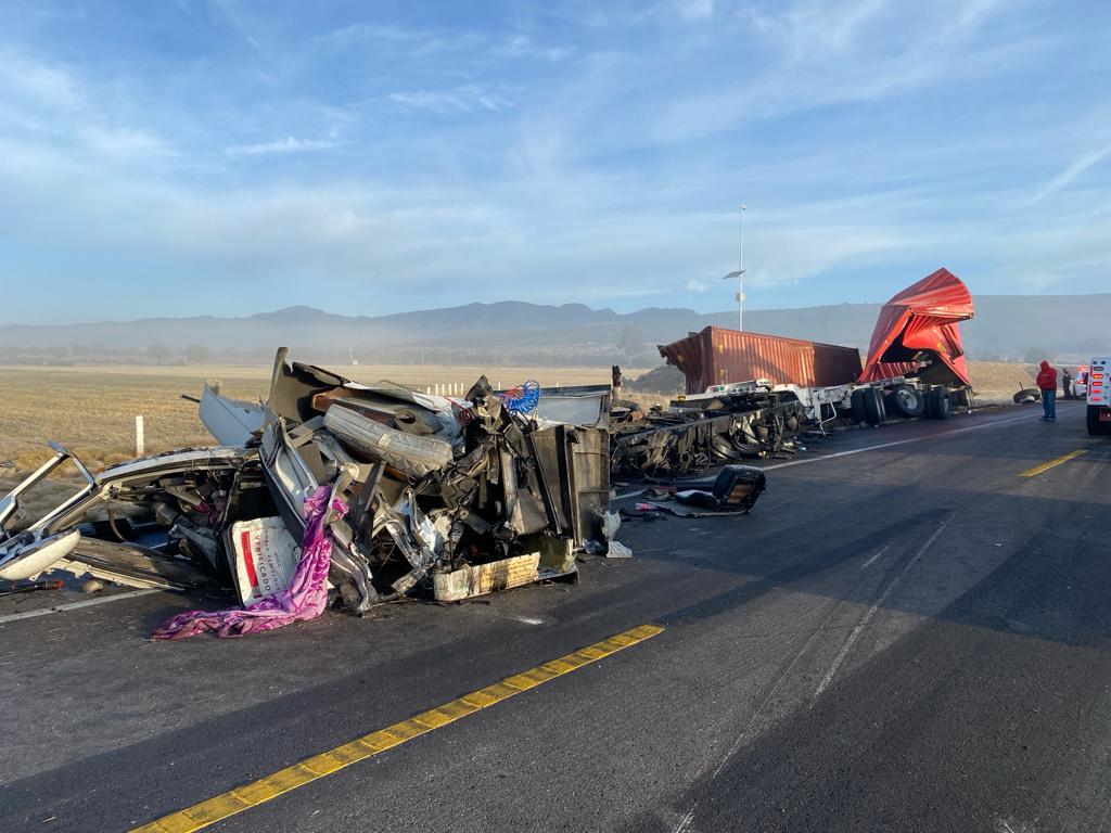 Muere operador de tráiler tras choque en la Amozoc-Perote, a la altura de Cuapiaxtla