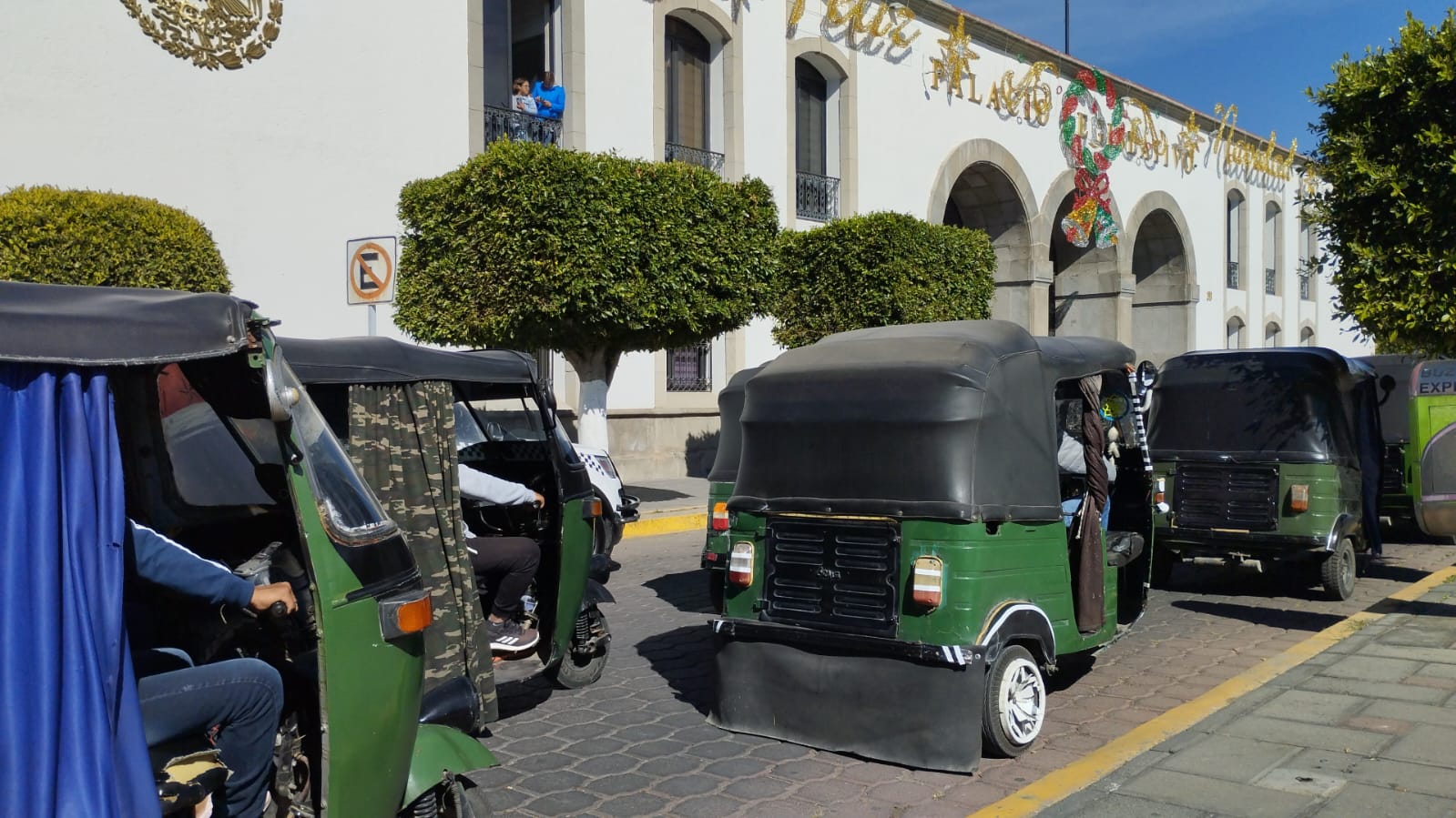 Reclaman mototaxistas se regularice su servicio: se manifiestan en Congreso de Tlaxcala