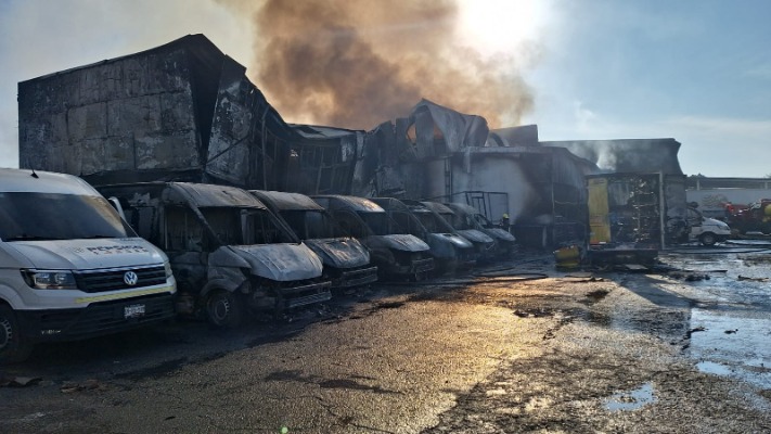 Incendio en fábrica Gamesa deja más de 20 vehículos calcinados
