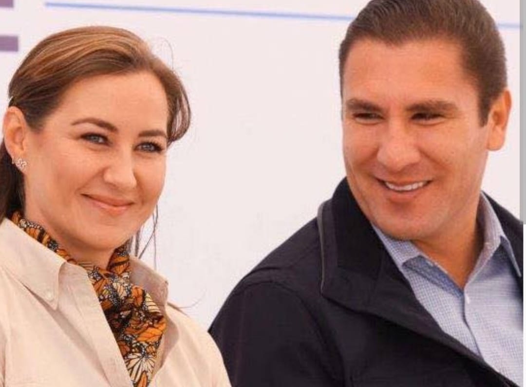 Tributo floral en Coronango a cinco años de la partida de Martha Erika Alonso y Rafael Moreno Valle