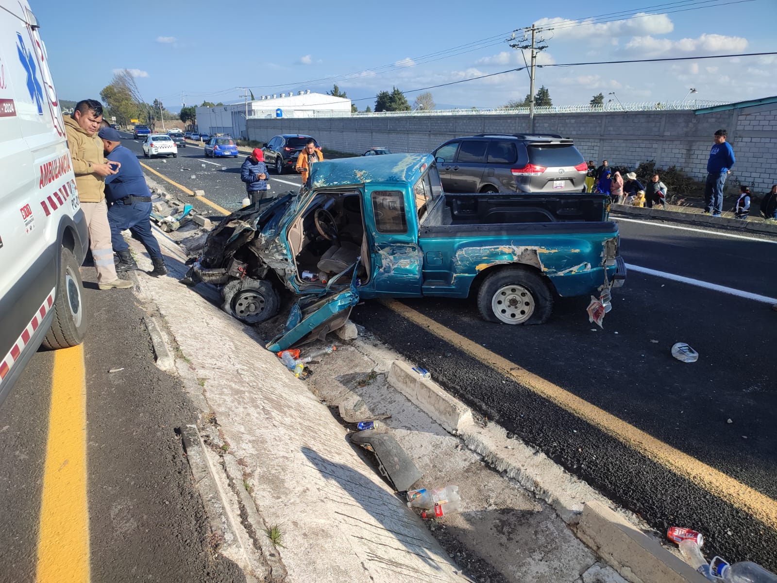 Se registra segunda volcadura en la autopista Tlaxcala-Texmelucan, a la altura de Tezoquipan