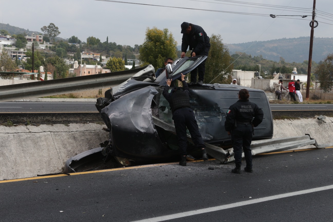 Doble accidente en la Tlaxcala-Texmelucan; dos lesionados y daños materiales, el saldo
