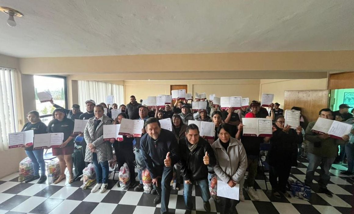 Entrega ITEA certificados de primaria y secundaria en Benito Juárez