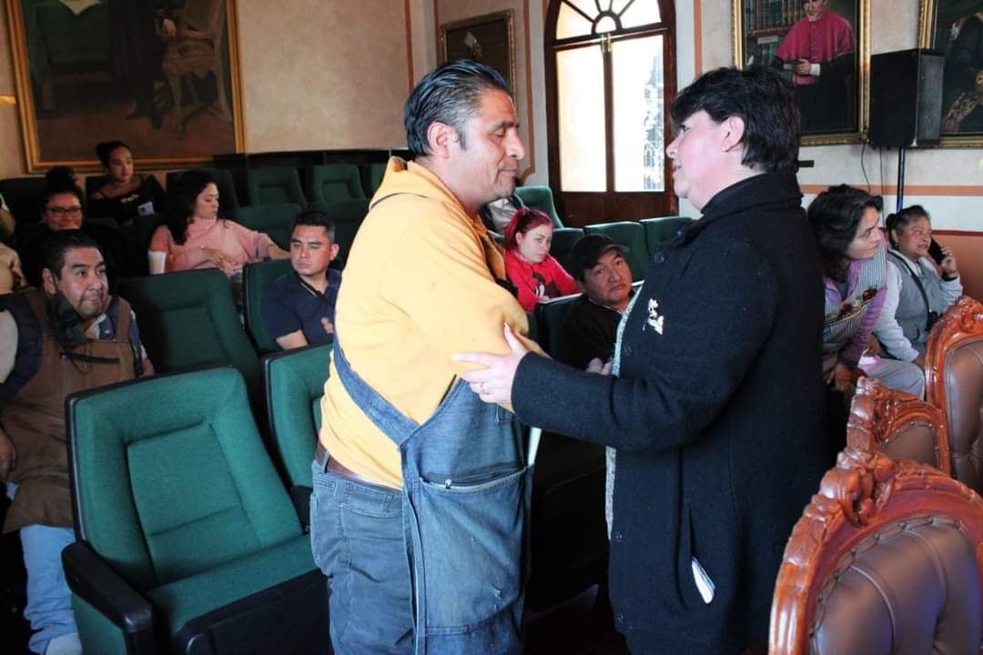 Reciben apoyo 23 locatarios de mercado de Tlaxcala tras siniestro