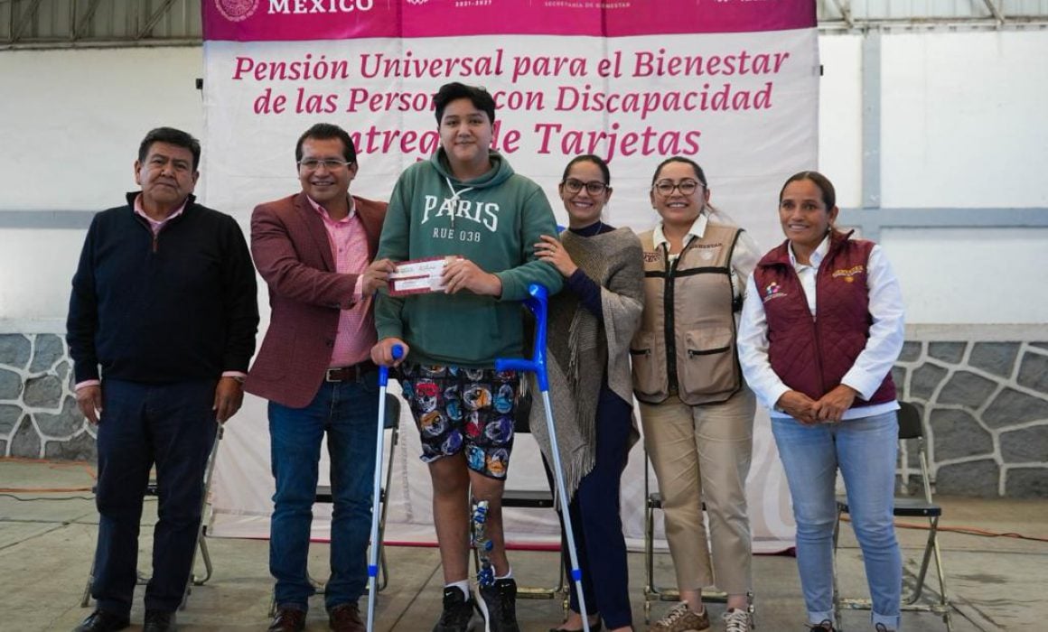 Entregan 2 mil 597 tarjetas bancarias a personas con discapacidad