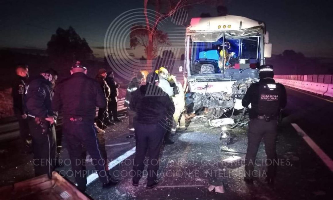 Aparatoso choque en la México-Veracruz deja un muerto y 20 heridos, en Xaltocan
