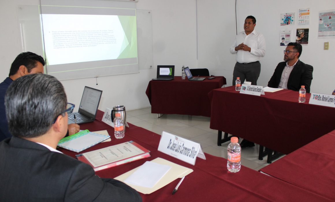 Reconoce Coltlax dedicación en alumnos en examen de grado