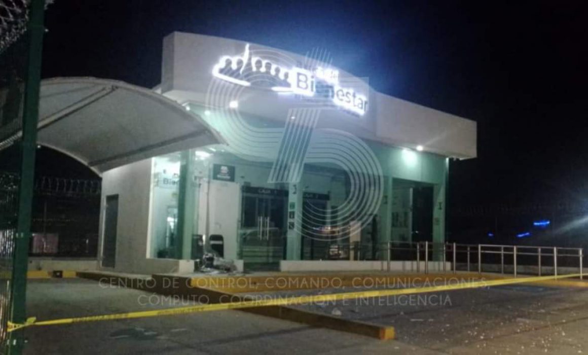 Detonan artefacto explosivo e intentan robar Banco de Bienestar en Españita