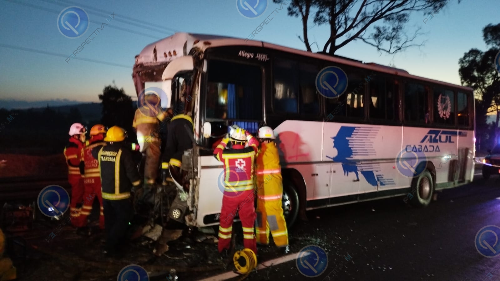 Muere operador de autobús tras fuerte choque en la México-Veracruz, a la altura de Xaltocan