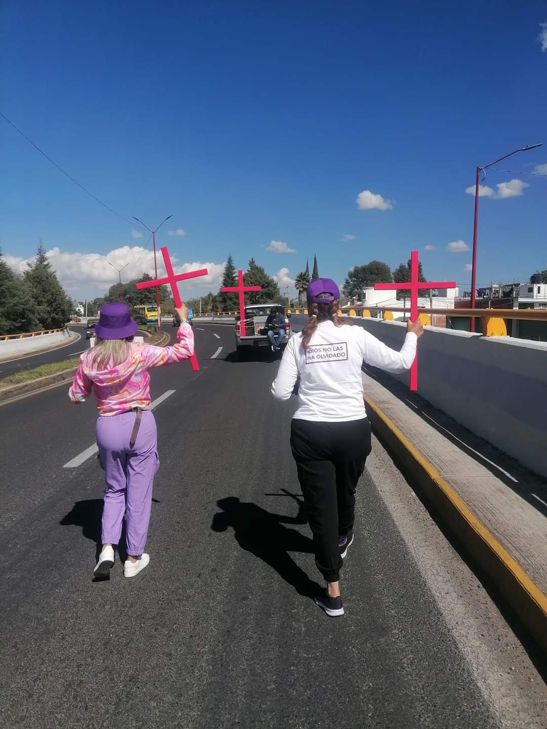 De Tenancingo a Tlaxcala, llevan caminata contra violencia feminicida