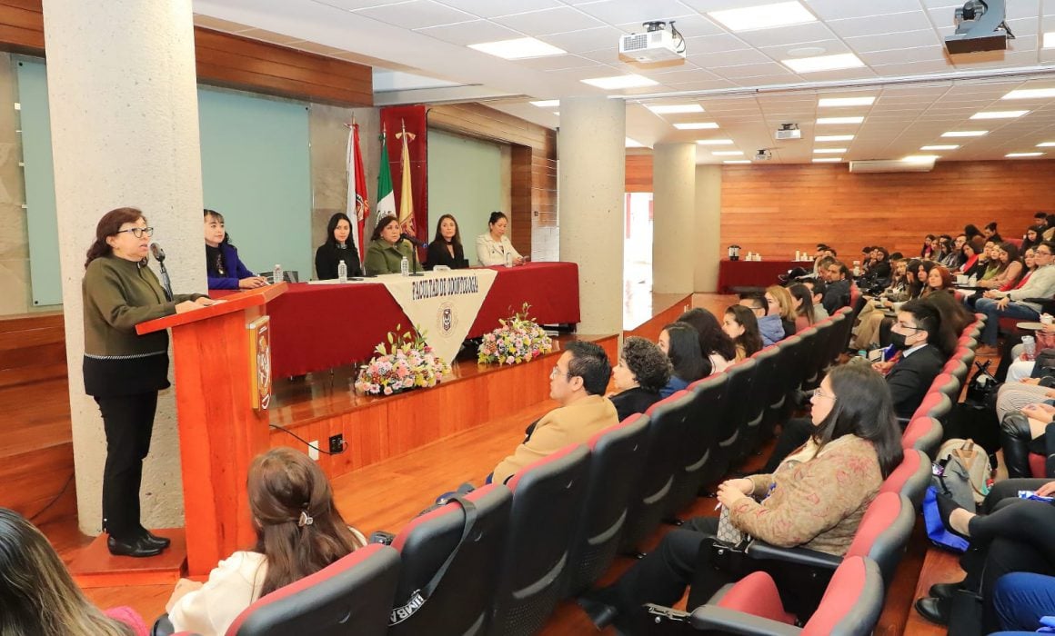 Realiza UATX congreso de egresados en Odontología