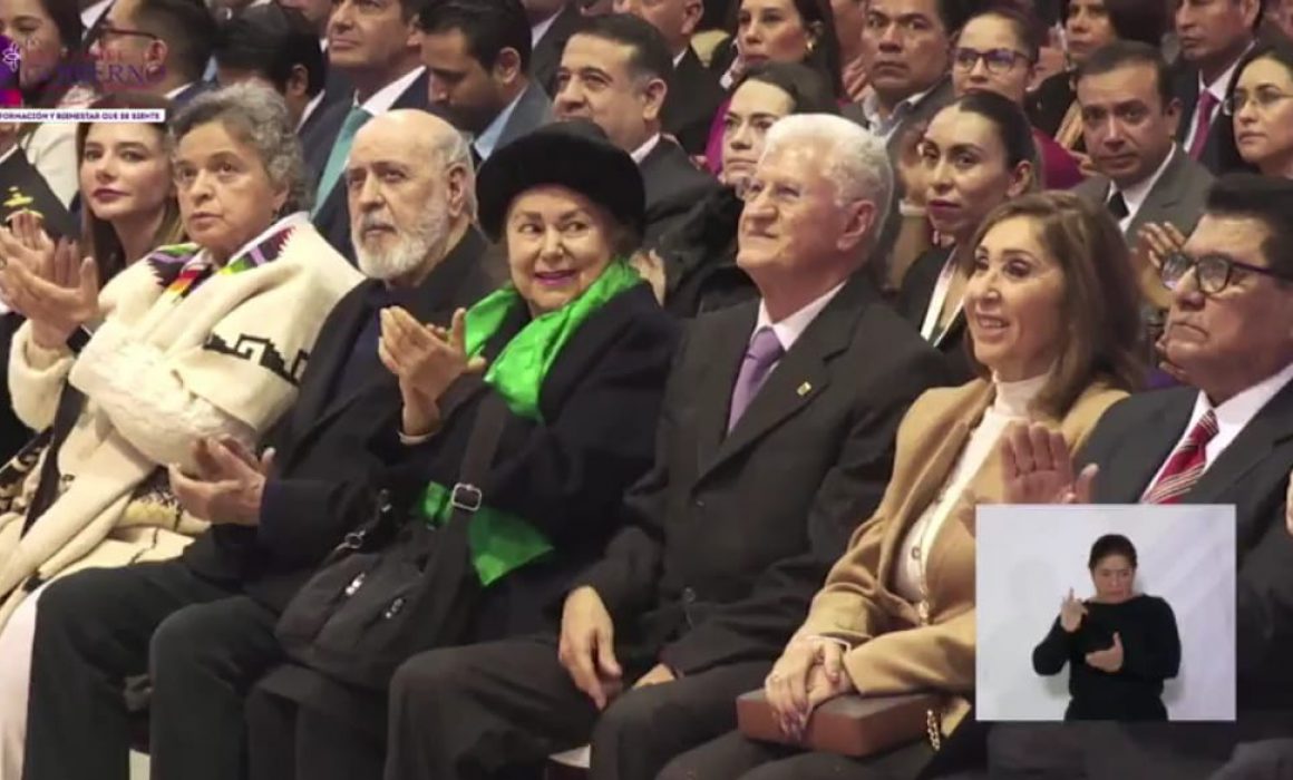 Asisten exgobernadores a segundo informe de Lorena Cuéllar