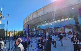 Comienza arribo de funcionarios e invitados al informe de Lorena Cuéllar