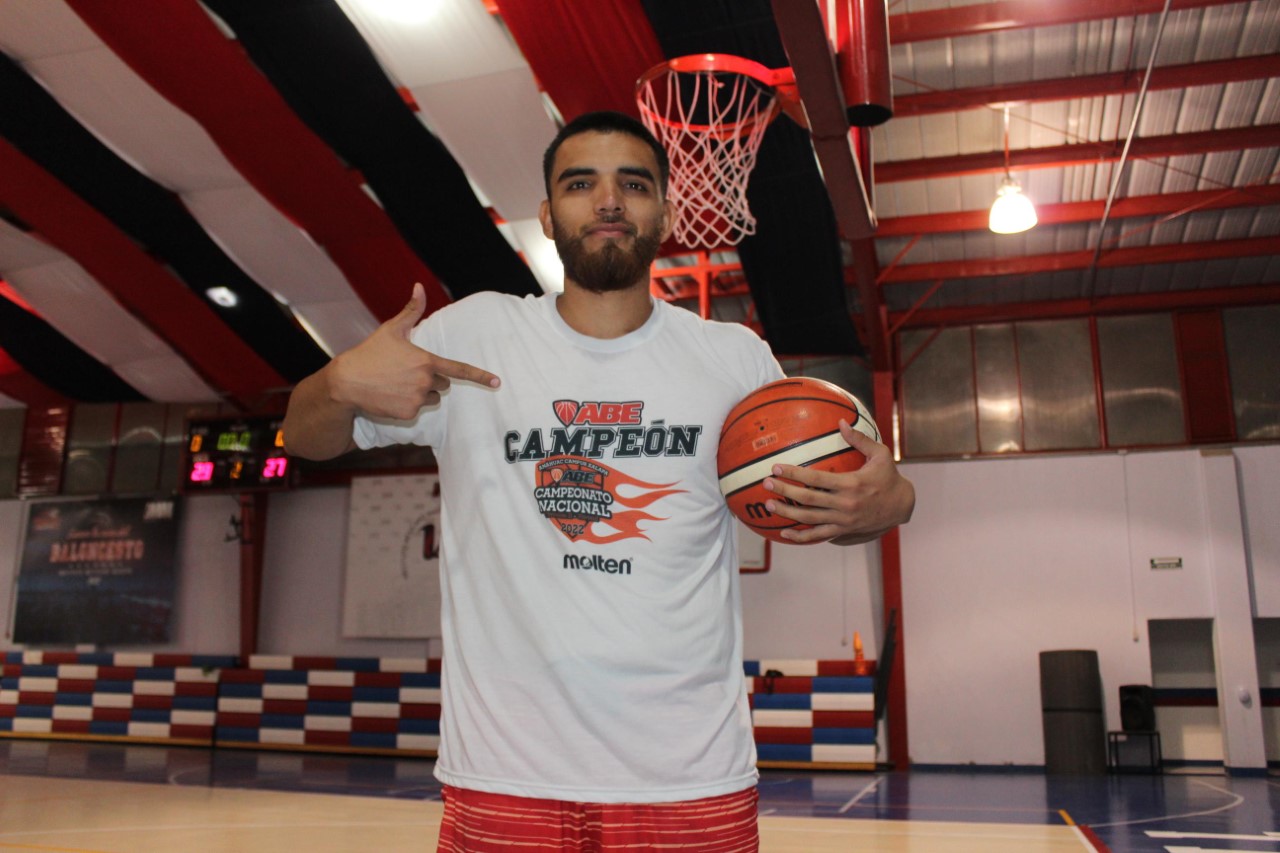 Oscar Romero se queda en Tigres UMAD