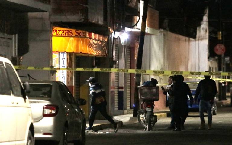 Dueño de pizzería es degollado en Amozoc