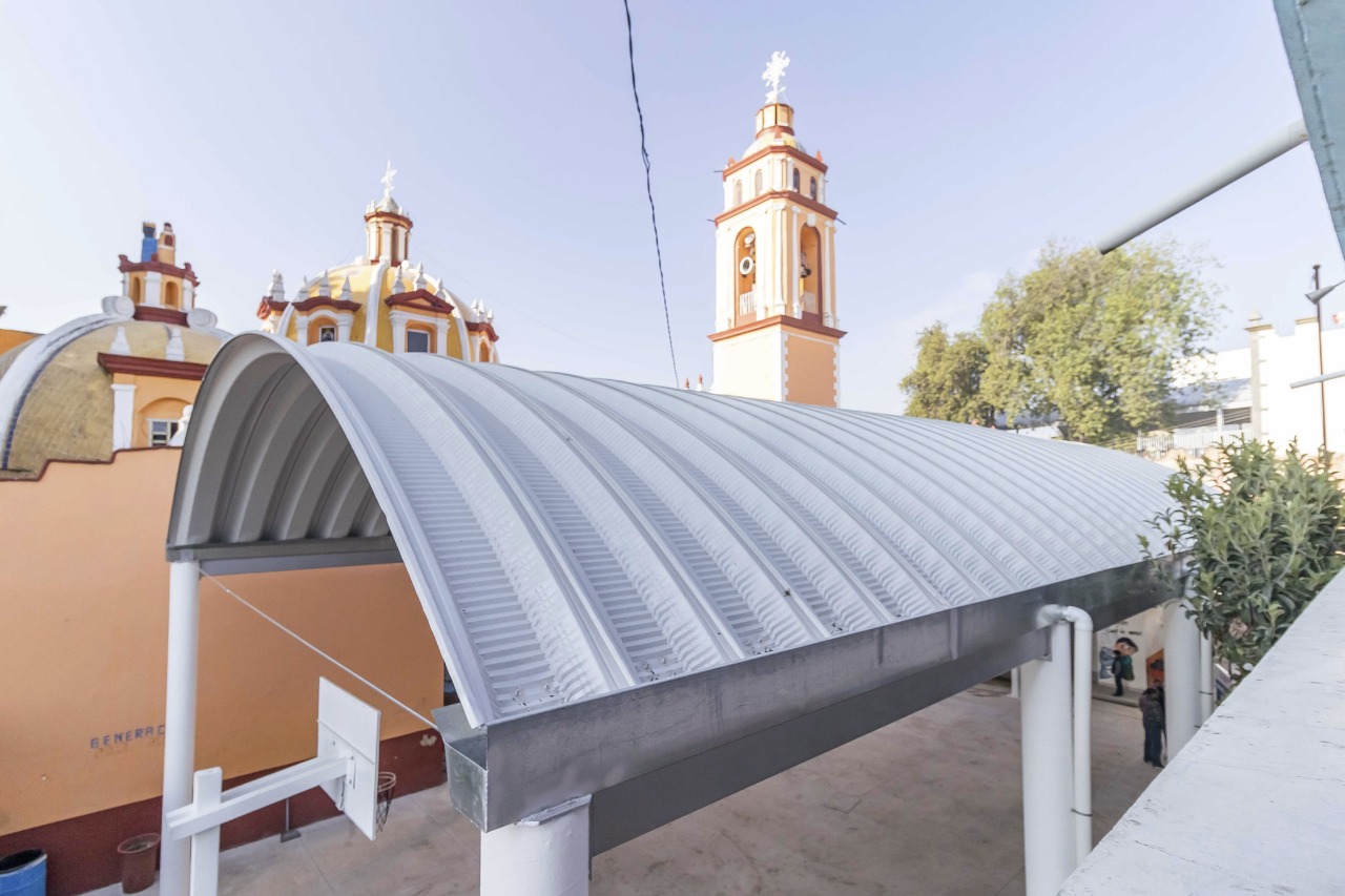 En atención a petición de hace 8 años, entrega Paola Angon obra en primaria Vicente Guerrero 