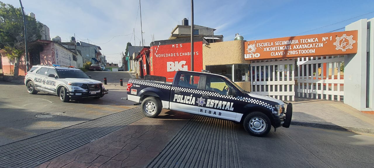Saquean Escuela Secundaria Técnica No. 1; roban pantallas, computadoras y dinero