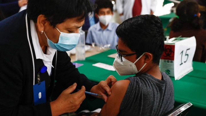 Secretaría de Salud buscará vacunar a menores contra el Covid en escuelas de Puebla
