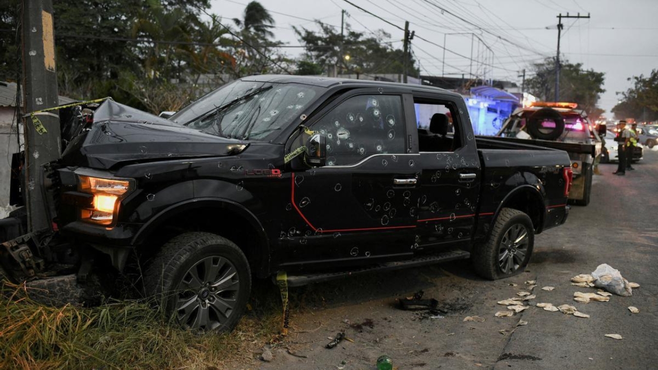 Matan a 3 adultos y 2 niños a bordo de su camioneta en Veracruz y a otro más en su taxi.