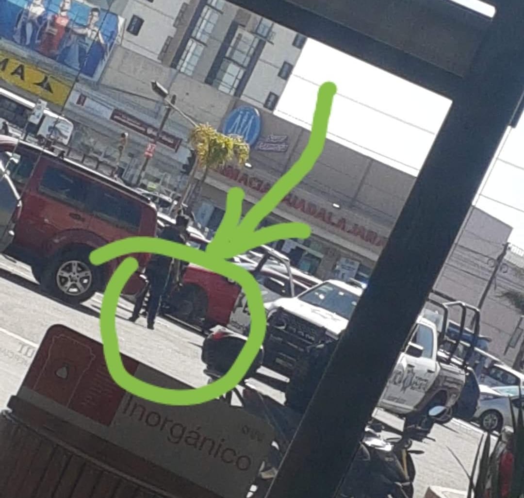 Intento de robo vehicular desata fuerte movilización policiaca en Plaza Comercial Cruz del Sur