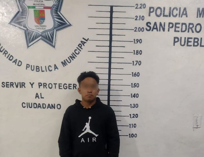 Policía de SSC detienen a un menor de edad y un adulto por agredir a locatarios del mercado Cosme del Razo