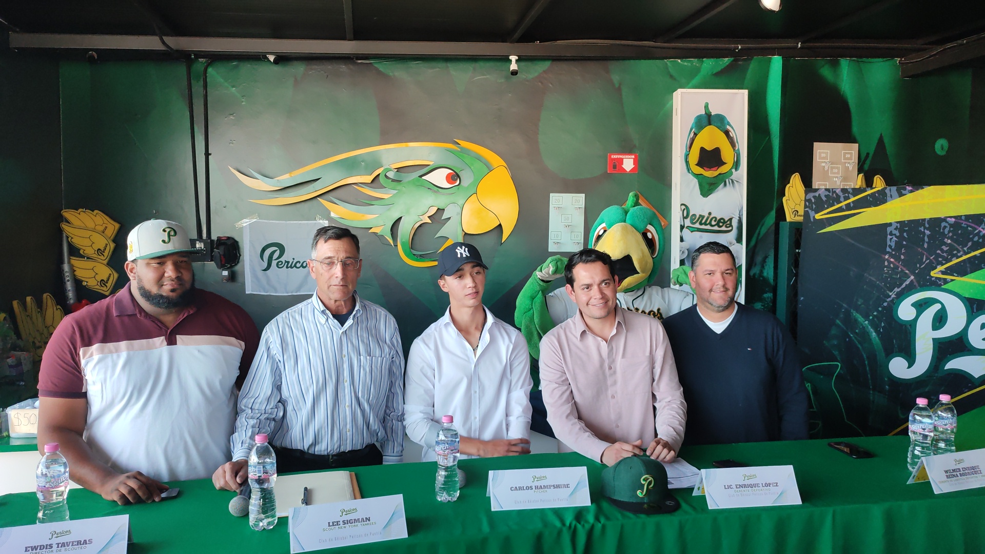 'Puebla York', Carlos Hampshire se convierte en el tercer poblano que firma con los Yankees 