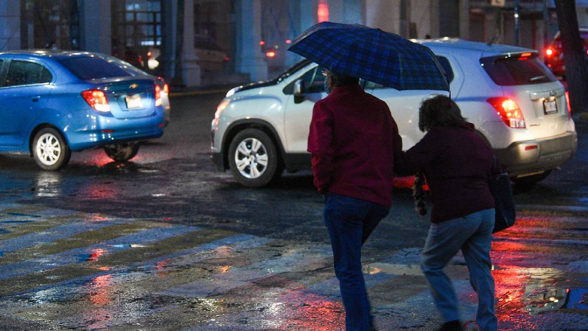 Este lunes se espera frío y fuertes lluvias en varios estados del país