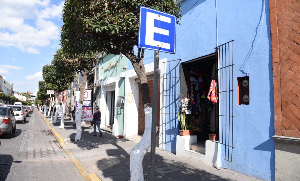 Amplían horario estacionamientos de la capital para visitantes