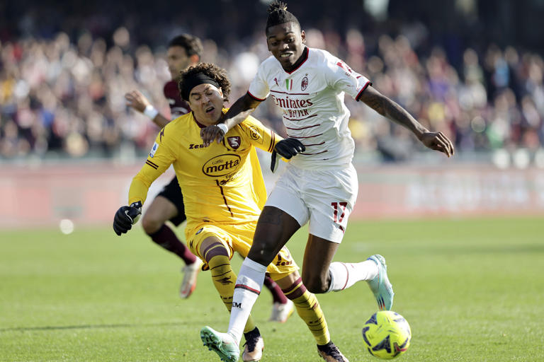 Ochoa impresiona en debut, pese a triunfo del Milan (Vídeo)