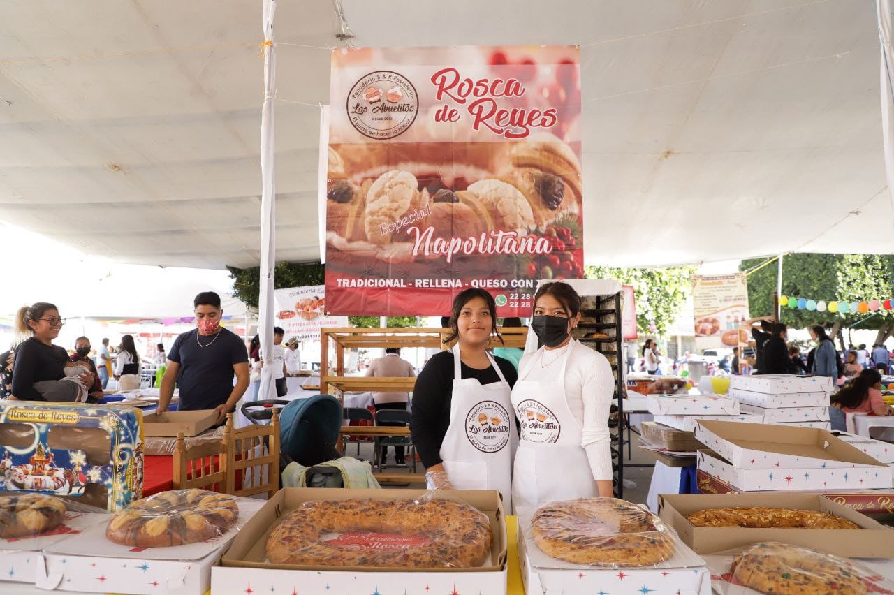 Inaugura Edmundo Tlatehui la Feria de la Rosca 2023 en San Rafael Comac
