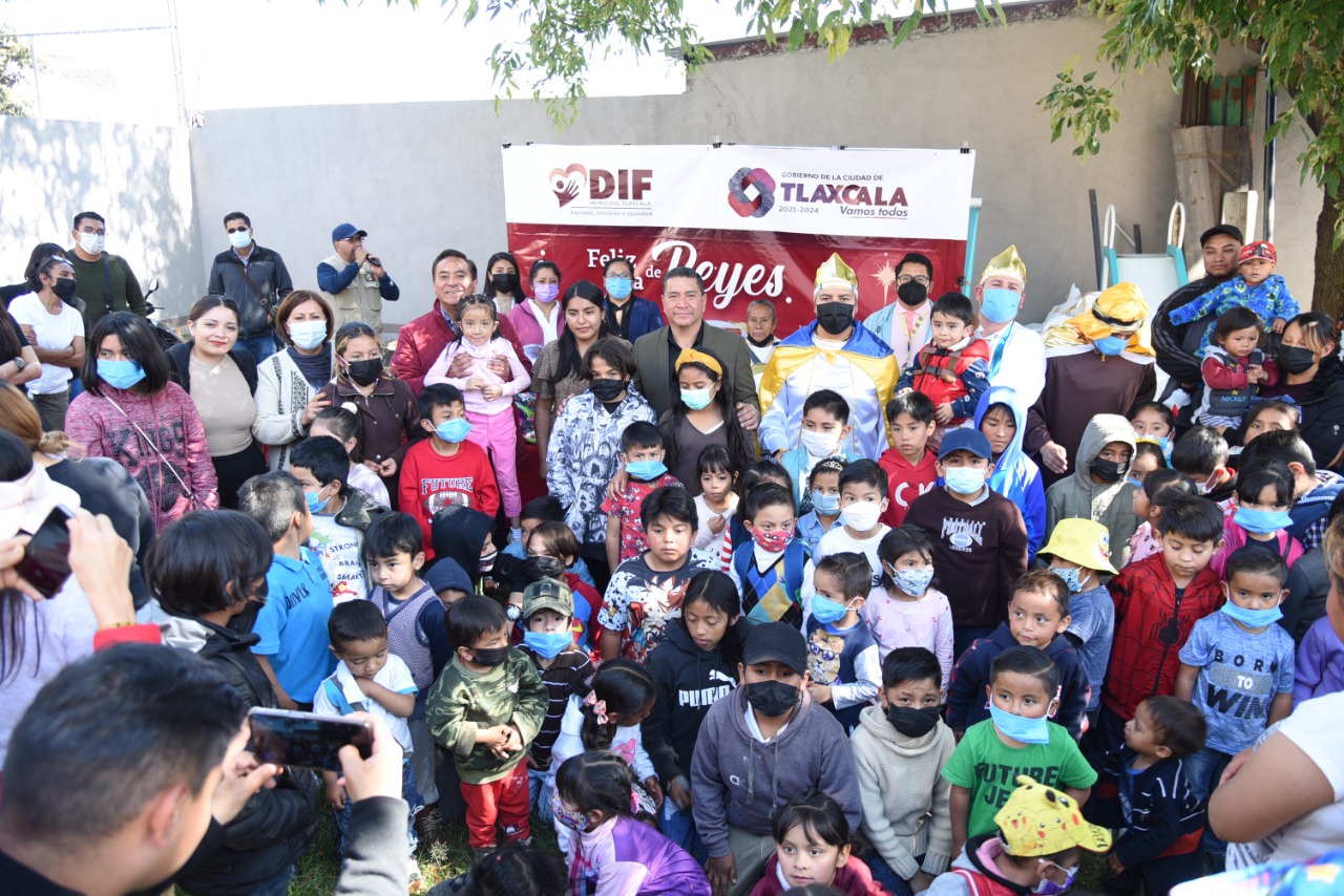 Alcalde de Tlaxcala capital continúa recorrido de entrega de obsequios en comunidades
