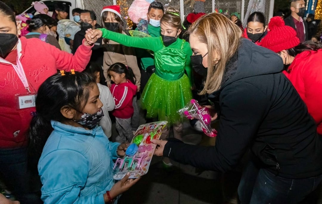 Con desfile “Familia con Ilusión”, rosca monumental y juguetes, celebran Día de Reyes en Cholula