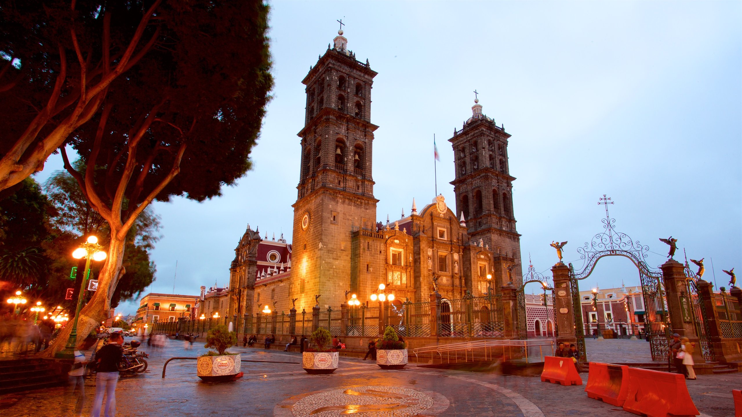Durarán tres meses trabajos de mantenimiento a la Catedral de Puebla