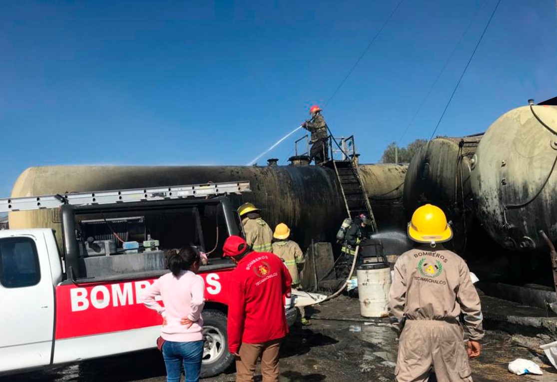 Estruendo provoca incendio en una fábrica de alimentos en Cuapiaxtla de Madero, Puebla 