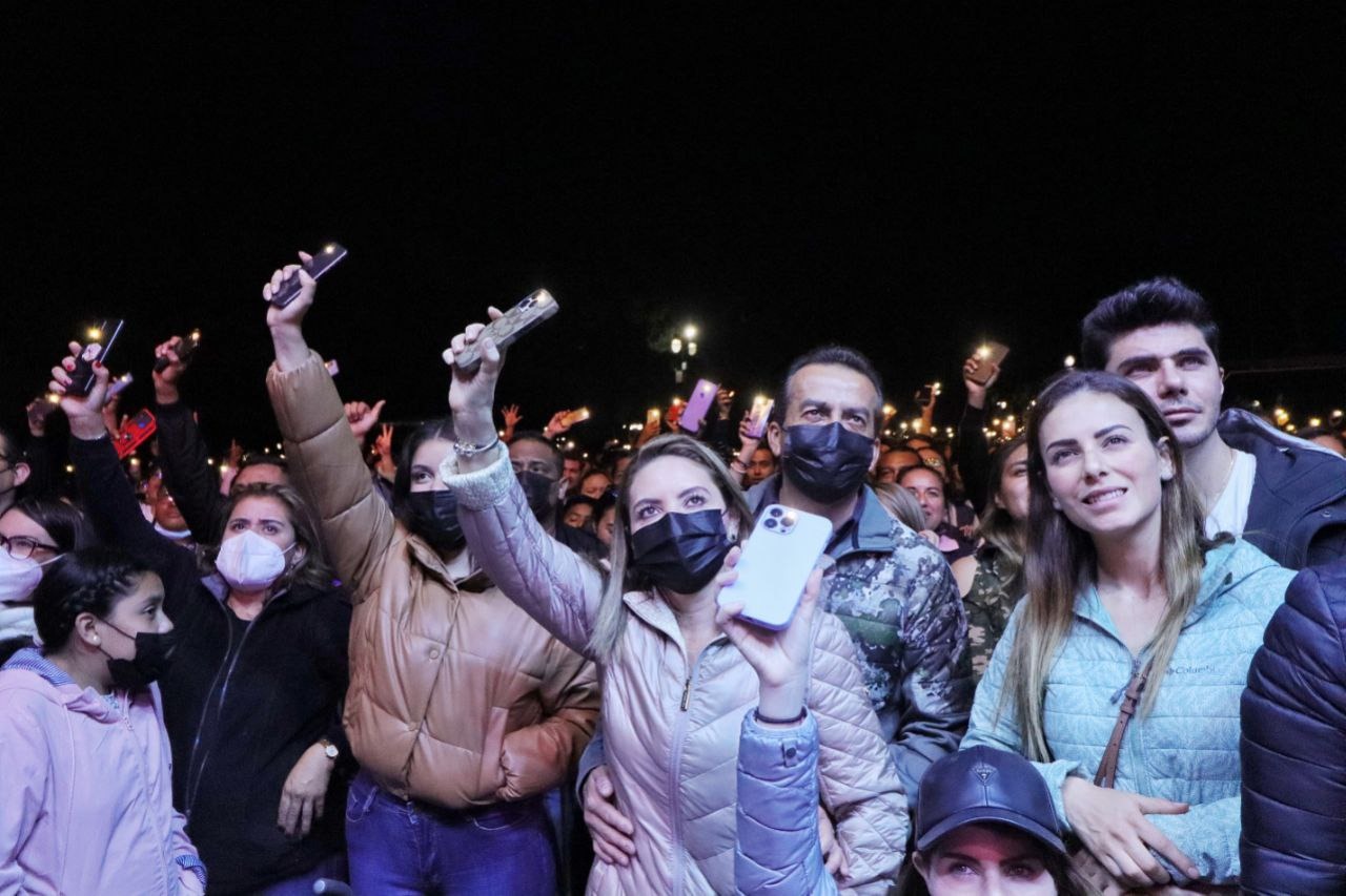 Alrededor de 7 mil personas entonaron los éxitos de Elefante en Cholula, previo a San Valentín