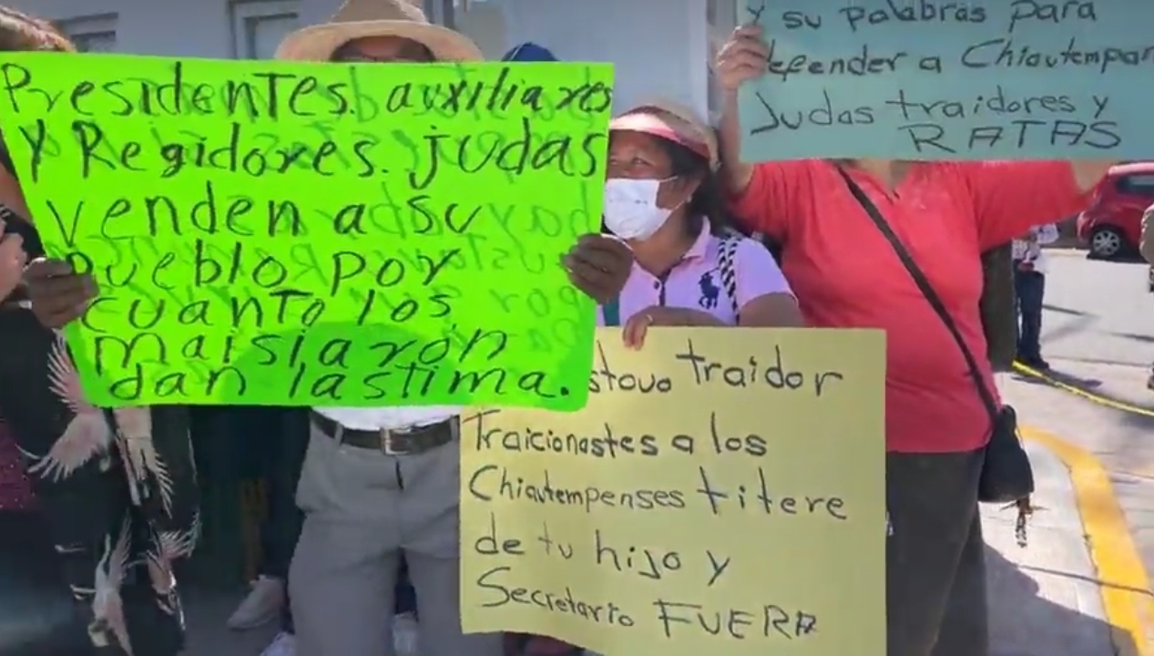 Estalla conflicto en Chiautempan por despido de trabajadores basificados
