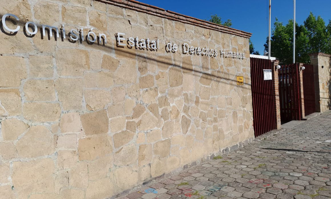 Recibe Isaías Bello Pérez presea Desiderio Hernández Xochitiotzin
