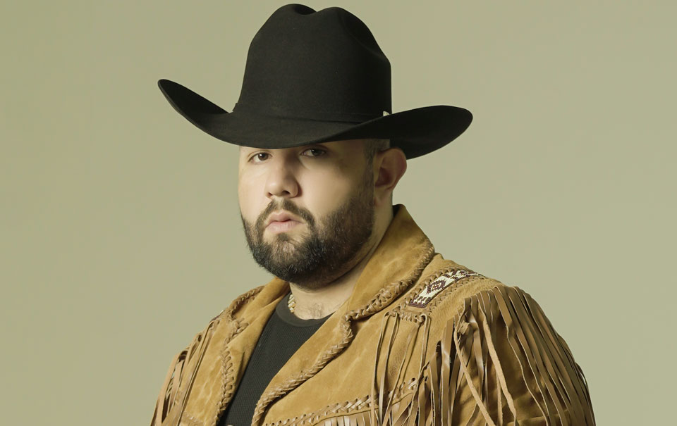 Carín León cobrará más de 4 millones de pesos por presentación en Carnaval de La Paz