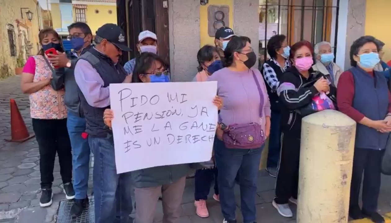 Toman oficinas de Pensiones Civiles del Estado, exigen diálogo y pago de prestaciones 