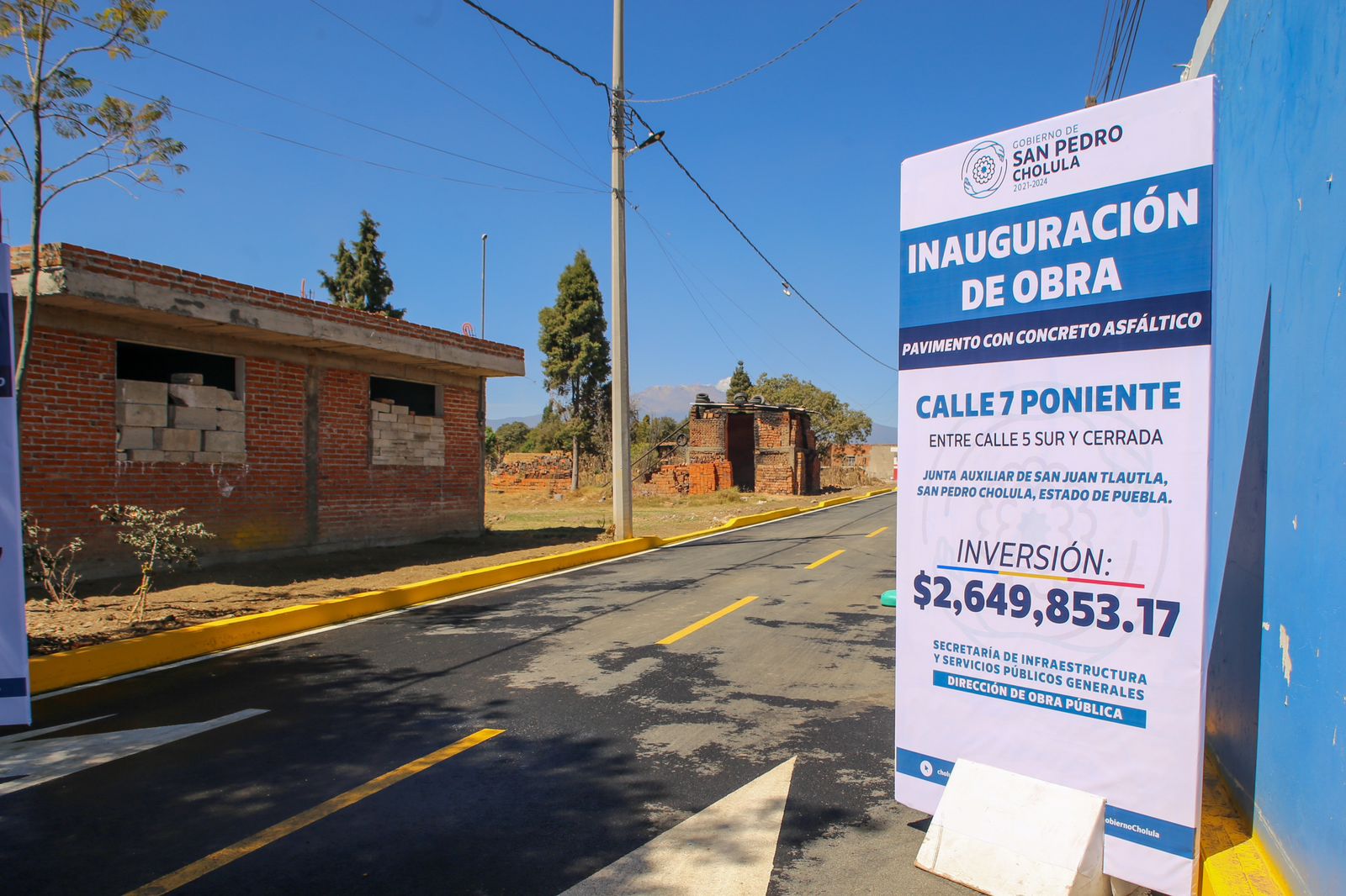 Entrega Paola Angon pavimentación en Tlautla, tras 35 años de espera