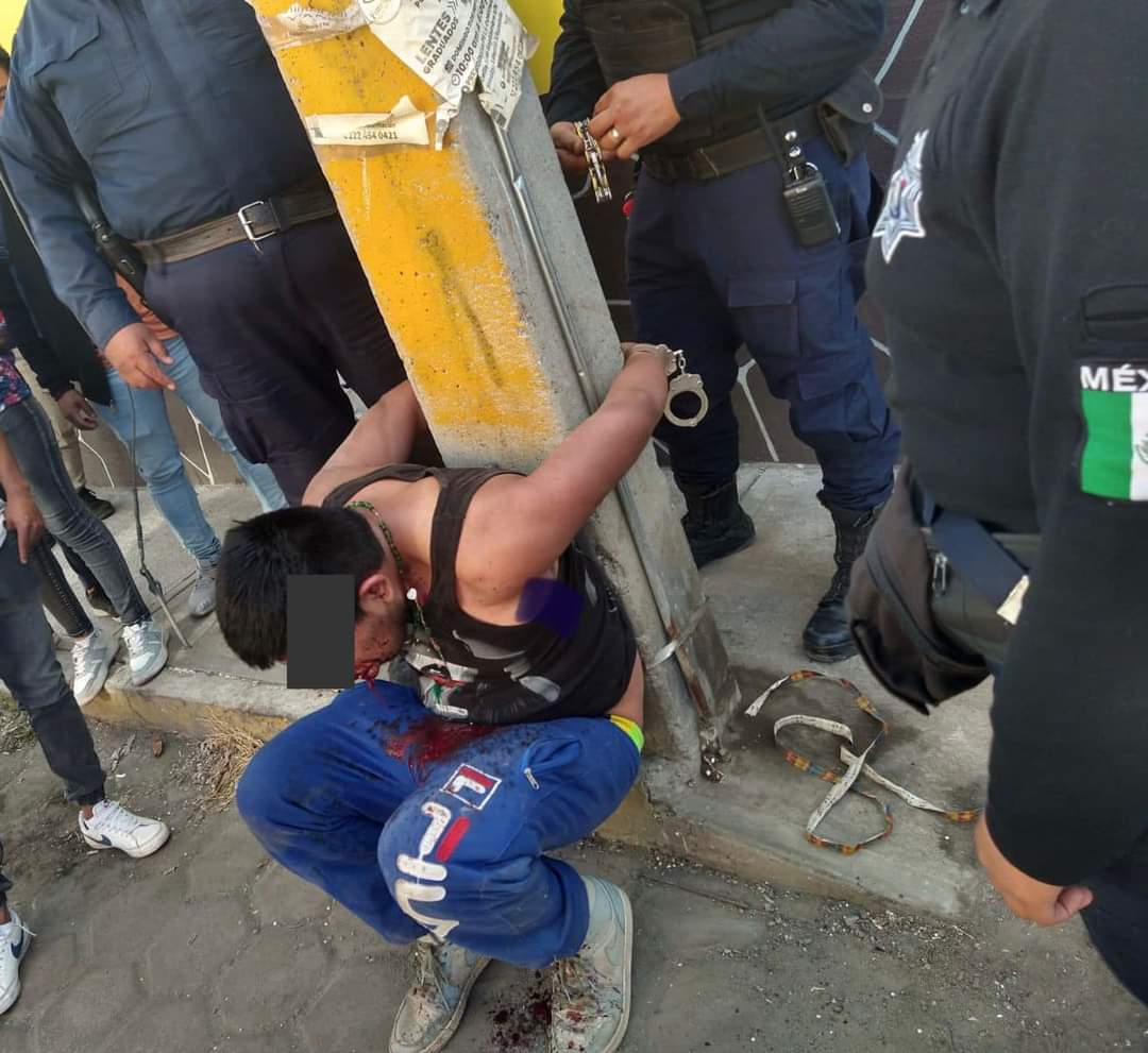 Castigan a golpes a un hombre acusado de abusar a menores de edad, en Zacatelco 