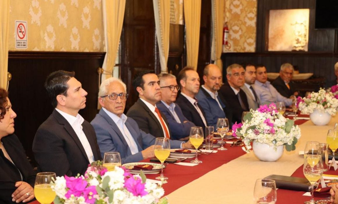 Se reúnen autoridades de Sedeco, SSC y GN con empresarios del sector automotriz