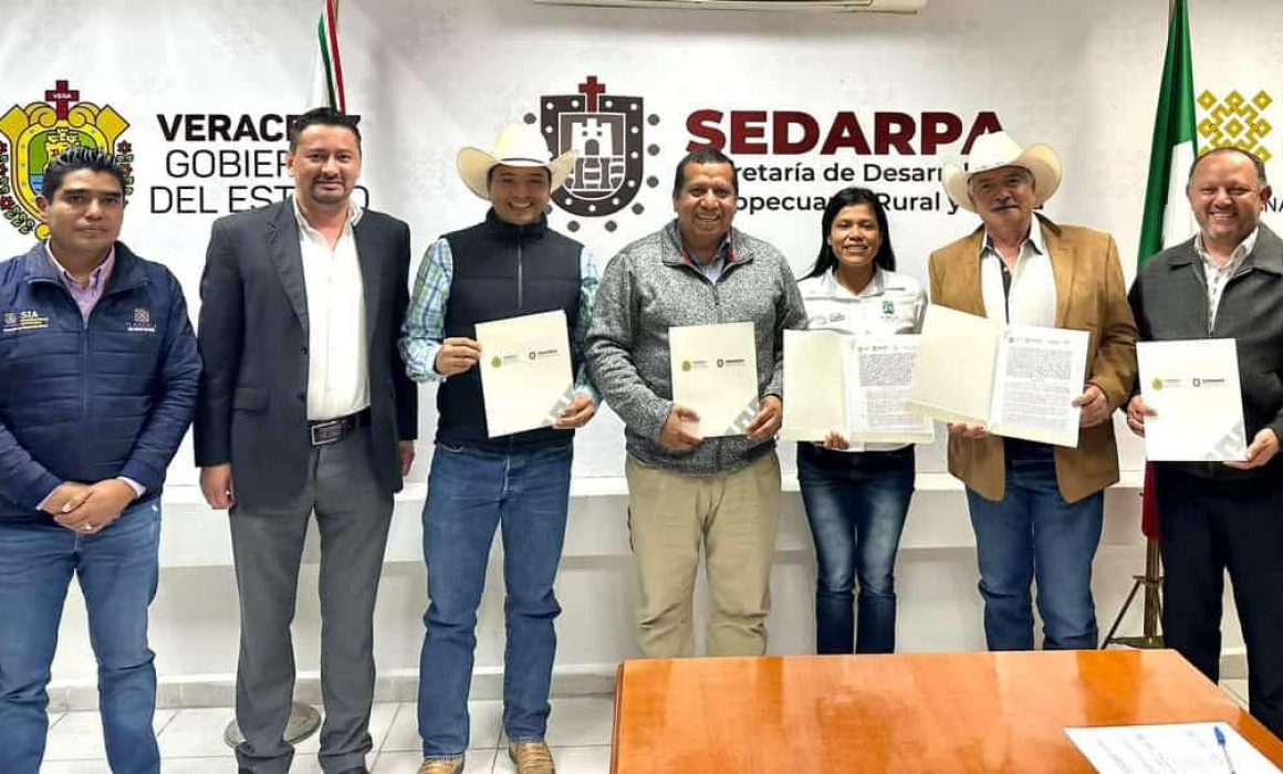 Firma SIA convenio con estados para movilización de colmenas pobladas