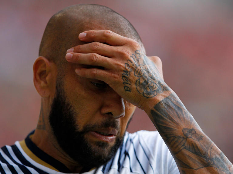 Dani Alves se dice inocente; pero seguirá en prisión preventiva por "elevado riesgo de fuga"