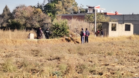 Localizan a albañil muerto en predio de Zacatelco