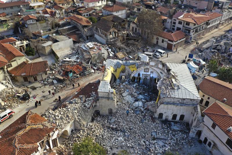 Nuevo sismo en Turquía derriba más construcciones; hay 1 muerto