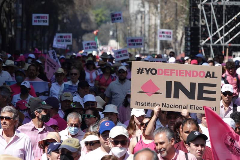 Marcha por el INE: Plan B de AMLO lleva a las calles a miles de ciudadanos