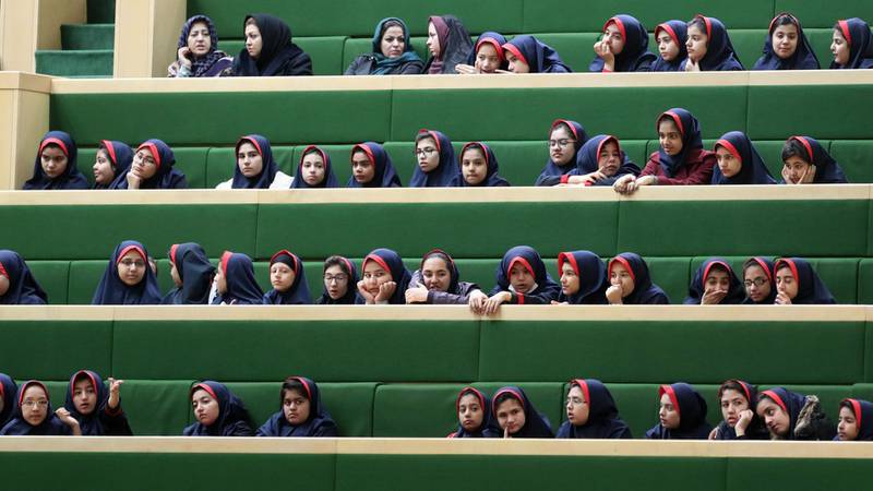 ¿Irán está envenenando a las niñas para que dejen de estudiar? Esto se sabe