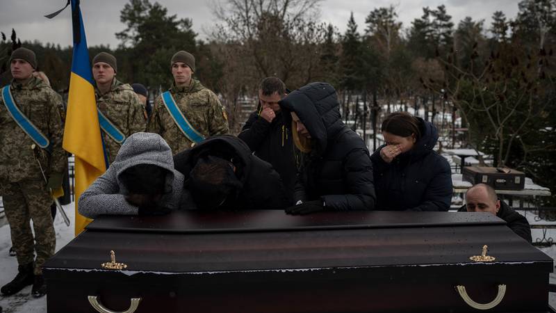 Rusia intensifica ataques contra civiles en Ucrania; daña un hospital y edificios de departamentos