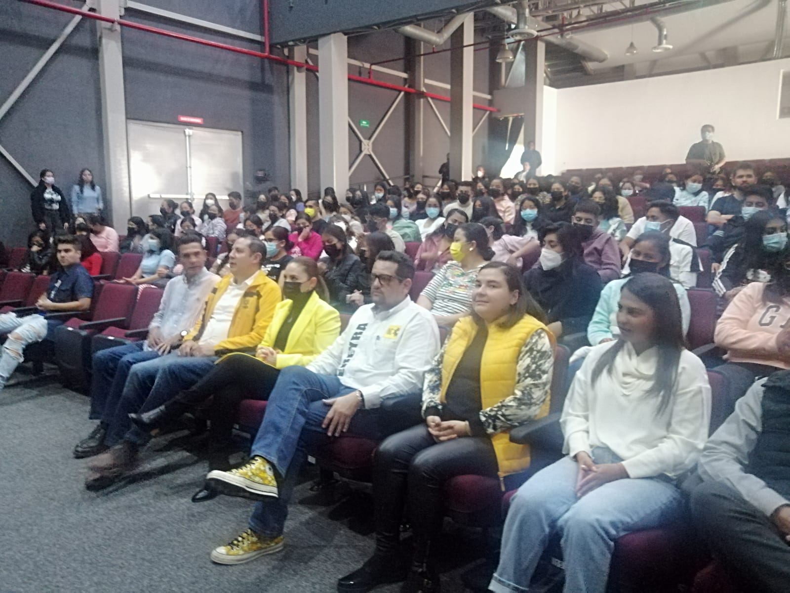 Jóvenes preparados y con empuje es lo que necesita el país para un desarrollo: Paola Angon